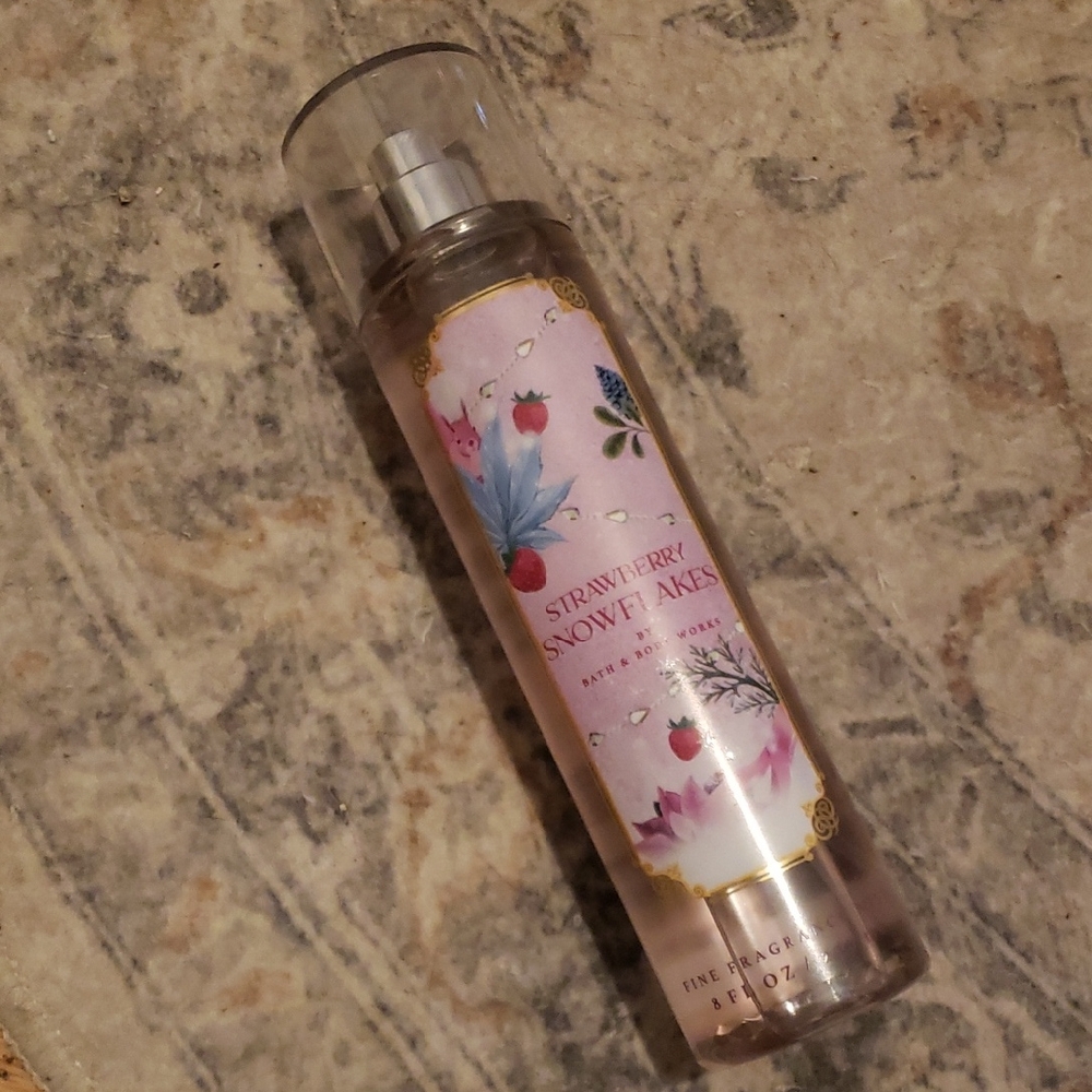 BBW Strawberry Snowflakes Body Mist